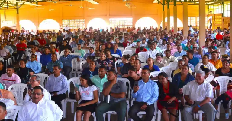 fieles de la Iglesia de Dios de la Profecía de Nicaragua en una convención en el 2024