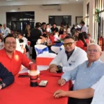 En el Hospital Bautista Juan Carlos Soliz director del hospital y Feliz Ruiz presidente de la CBN