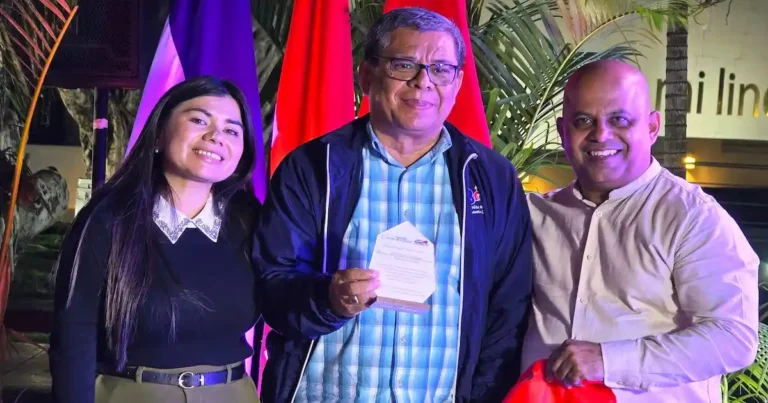 Felix Ruíz, presidente de la junta directiva de la Convención Bautista de Nicaragua durante un evento de la Federación de Iglesias Evangélicas Nicaragüenses (FIENIC) celebró una cena de gala en el Centro Cultural Tino López Guerra