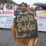 una iglesia de las Asambleas de Dios celebra el día de la Biblia en Nicaragua