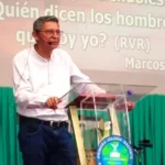 Carlos Ruiz Rector del Seminario Teológico Bautista, hace una exposición en un evento de USOJOBANIC en la Primera Iglesia Bautista de Masaya.