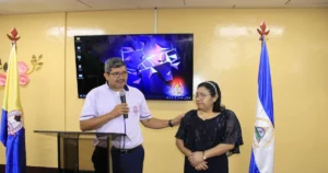 El Colegio Bautista dedicó un acto especial para agradecer la trayectoria de la maestra Julia Aleyda Barahona. La educadora concluye su periodo como subdirectora tras servir a diversas generaciones durante los últimos seis años.