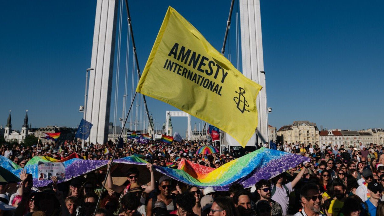 Amnistía Internacional publicó un informe titulado "Una amenaza creciente: el movimiento anti-derechos en el Reino Unido" en el que incluyó a decenas de organizaciones de cristianos y provida 