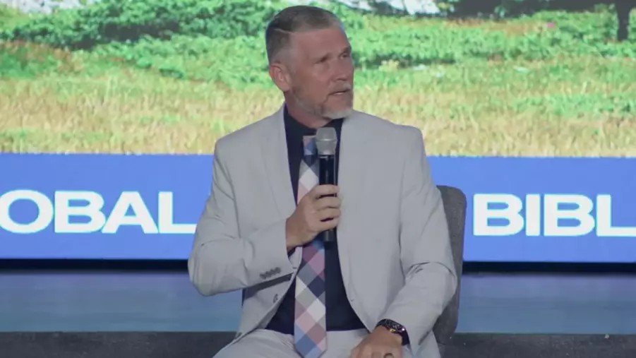 El pastor Greg Locke, líder de la Global Vision Bible Church en Lebanon, Tennessee